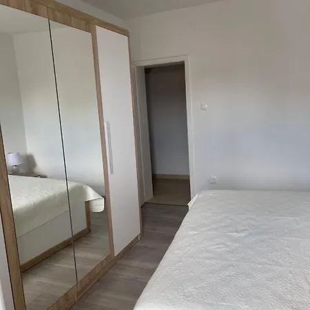 شقة Apartmani Nikolina *